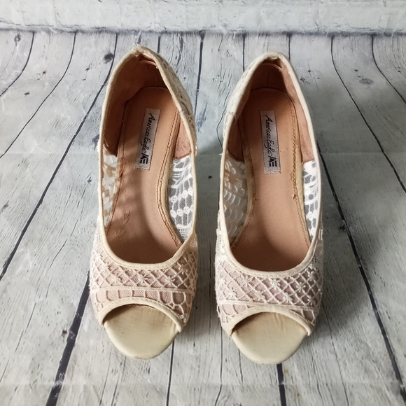 EUC American Eagle lacy wedge heels - 9 - Picture 4 of 9